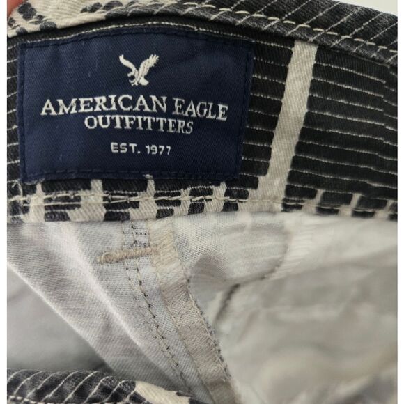 2/$30 American Eagle short size 6 - Picture 5 of 5